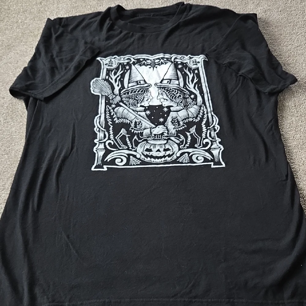 Salem Witch T-Shirt Vintage Block Print - Picture 2 of 2